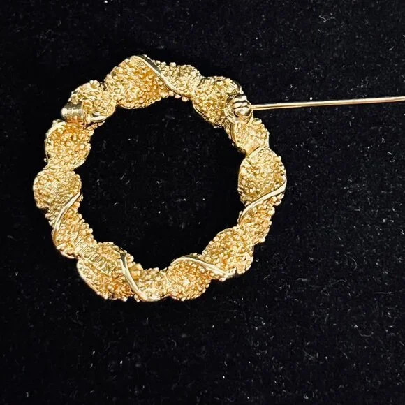Vintage Emmons Gold Tone Textured And Twisted Wreath Brooch (5169) - Picture 5 of 6